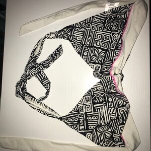 Black and White Geometric Bikini with Modern Design